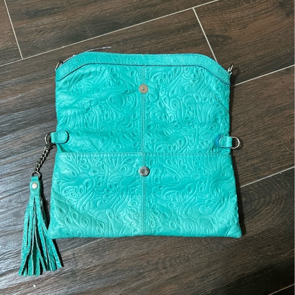 COPY - Bifold embossed Sea Green leather purse one zipper does not have a pull. - Picture 3 of 4